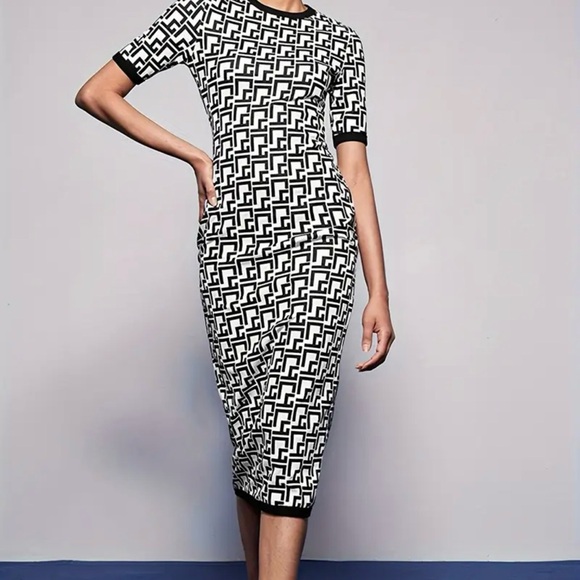 Geometric Black and White Bodycon Dress - Picture 4 of 6